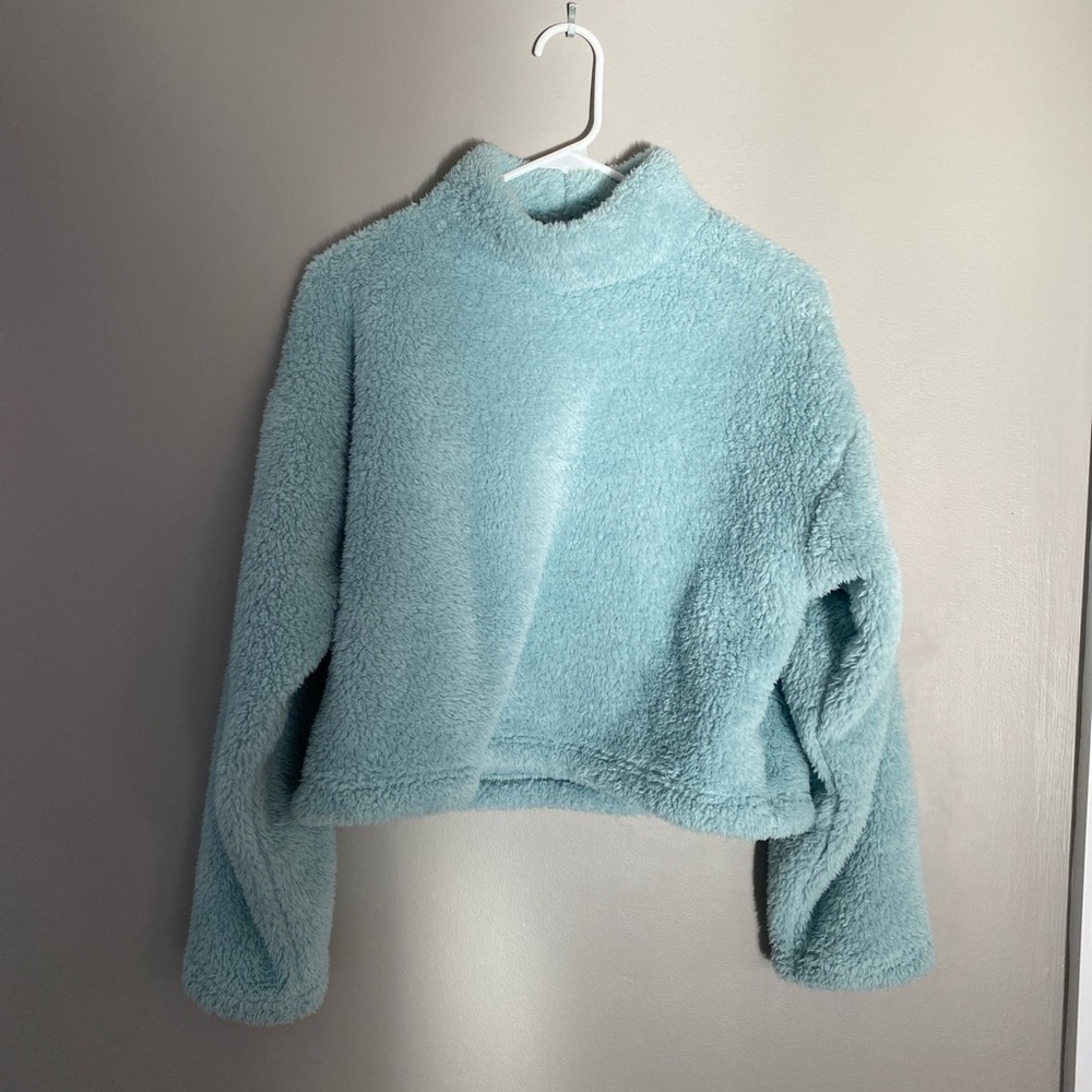 Forever 21 mock neck fuzzy cropped top small